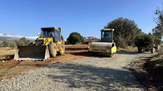 Karacasu'da yol çalışmaları devam ediyor