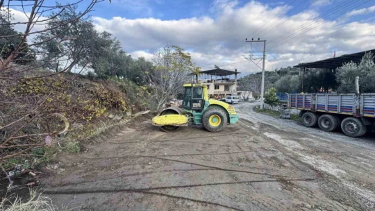 Karacasu'da yol çalışmaları sürüyor