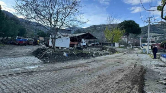 Karacasu'da yol çalışmaları sürüyor