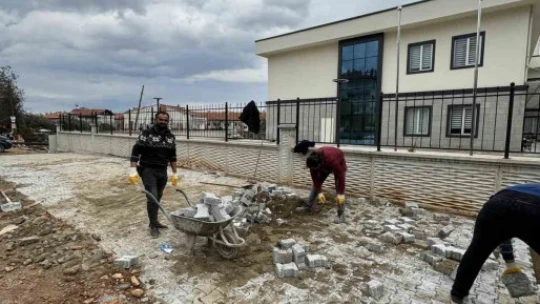 Karacasu İlçe Devlet Hastanesi'nin yolları yapılıyor