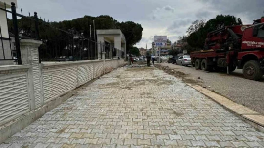 Karacasu İlçe Devlet Hastanesi'nin yolları yapılıyor