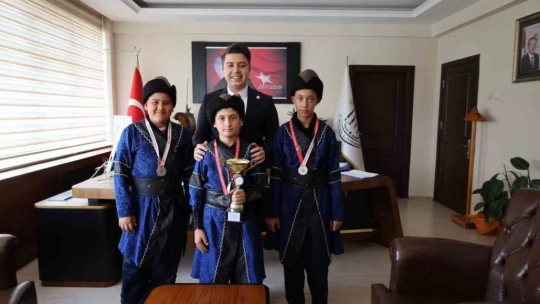 Karacasu Kaymakamı başarılı öğrencileri ağırladı