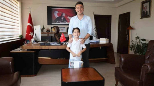 Karacasu Kaymakamı Gündoğdu, genç yazar Nas'ı ağırladı
