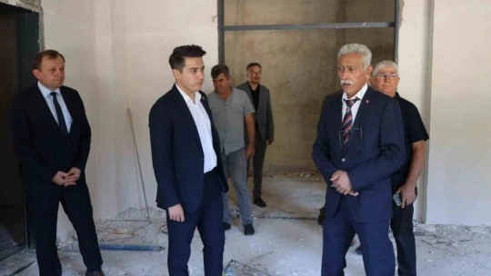 Karacasu Kaymakamı Gündoğdu okul inşaatlarını inceledi