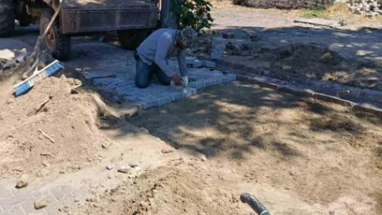 Karacasu'nun yolları yenileniyor
