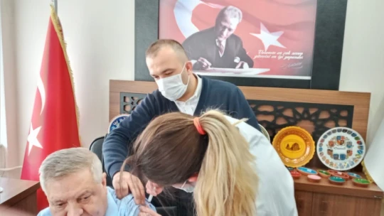 Karacasu Kaymakamı aşı oldu