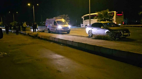 Kardeşini kazadan korumak isteyen ağabey, otomobilin çarpmasıyla hayatını kaybetti