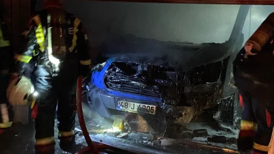 Kargo şubesi yangında küle döndü
