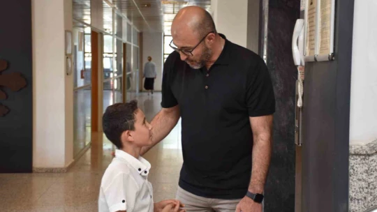 Karnesini alan Başkan Zencirci'ye koştu