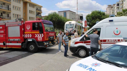 Karşı geçmek isteyen yaşlı kadın trenin altında kaldı