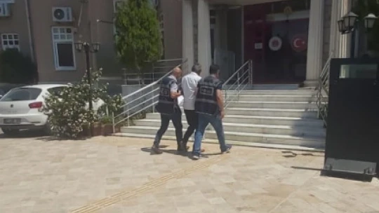 Kavga edenleri ayırırken canından oldu