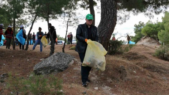 Kavşit Yaylası'nda ormanlar çöpten arındırıldı