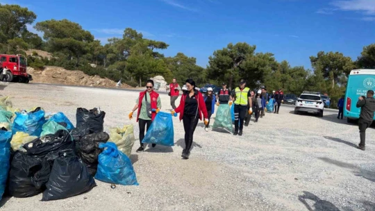 Kavşit Yaylası'nda ormanlar çöpten arındırıldı