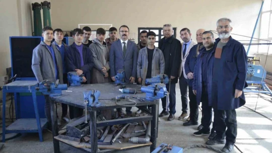 Kaymakam Ateş meslek lisesi öğrenci ve öğretmenleri ile buluştu