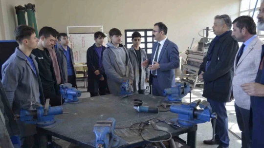 Kaymakam Ateş meslek lisesi öğrenci ve öğretmenleri ile buluştu