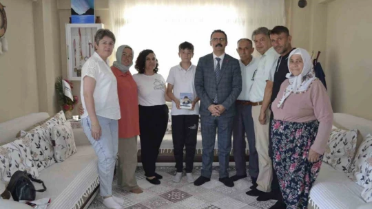 Kaymakam Ateş öğrencilerin evlerine misafir oldu