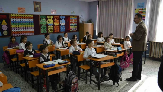 Kaymakam Ateş öğrencilerle bir araya geldi