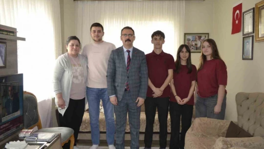 Kaymakam Ateş şehit ailelerine misafir oldu
