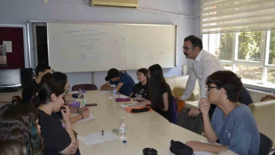 Kaymakam Ateş yaz kursuna katılan öğrenciler ile bir araya geldi