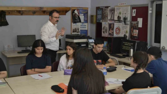 Kaymakam Ateş yaz kursuna katılan öğrenciler ile bir araya geldi
