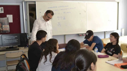 Kaymakam Ateş yaz kursuna katılan öğrenciler ile bir araya geldi