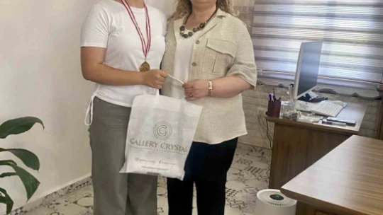 Kaymakam Doğru, il birincisi olan öğrencileri ödüllendirdi