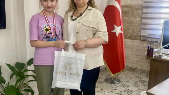 Kaymakam Doğru, il birincisi olan öğrencileri ödüllendirdi