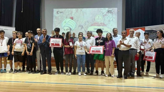 Kaymakam Gökçe dereceye giren öğrencileri ağırladı