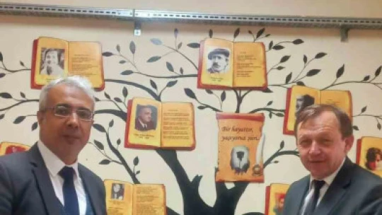 Kaymakam Gündoğdu'dan kitap bağışı