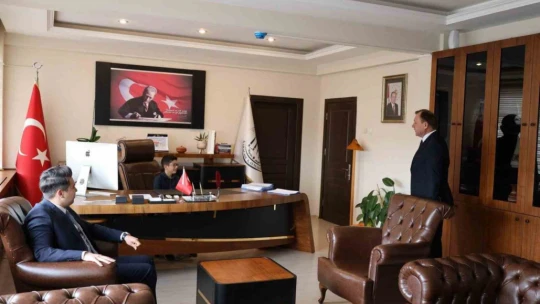 Kaymakam Gündoğdu koltuğunu Karabacaklı'ya devretti