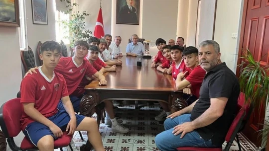 Kaymakam Keklik, şampiyonlarla bir aray geldi