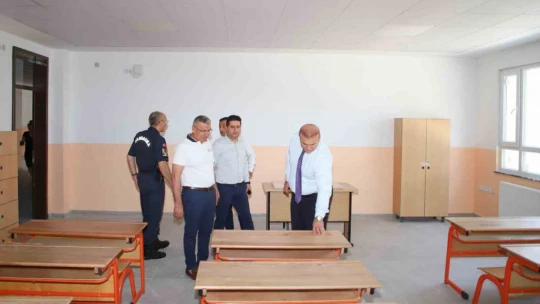 Kaymakam Taş, Köşk Adnan Menderes İlkokulu inşaatında incelemede bulundu