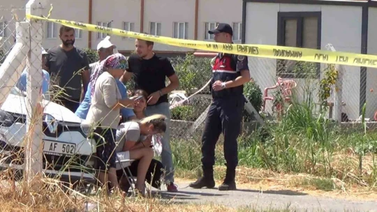 Kazada hayatını kaybeden annesinin yemenisini koklayıp gözyaşlarına boğuldu