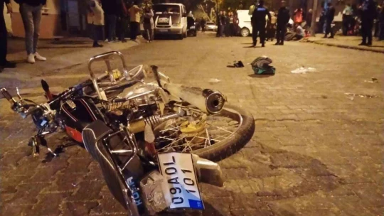 Kazadan yaralı kurtulan motosiklet sürücüsü hayatını kaybetti