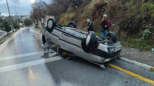 Kediye çarpmamak için manevra yaptığı otomobiliyle takla attı