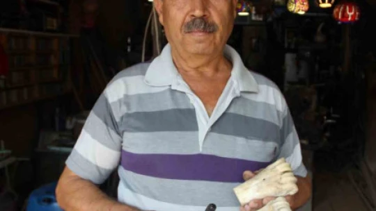 Kemal Usta, atık hayvan kemiklerini sanata dönüştürüp ekonomiye kazandırıyor