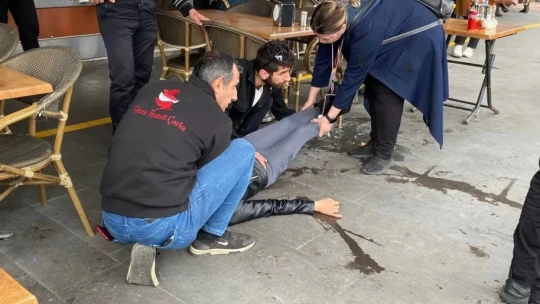 Kendisine para vermeyen genç kıza ekmek bıçağıyla saldırdı