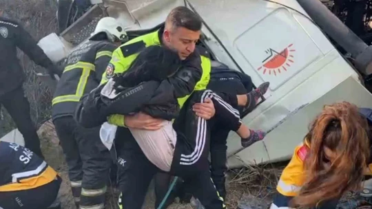 Kendisini kurtaran komisere sımsıkı sarıldı