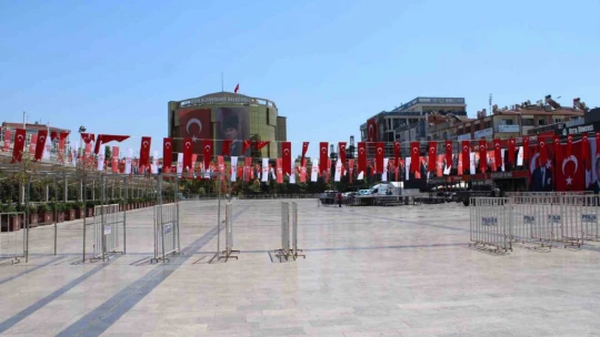 Kent Meydanı, '15 Temmuz' kutlamalarına hazır