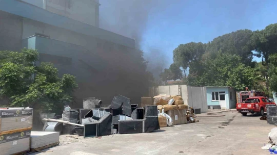 Kentin göbeğinden yükselen kara dumanlar panikletti