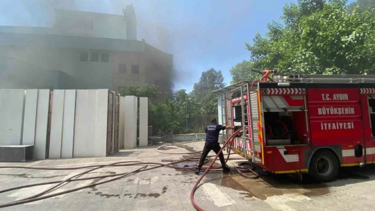 Kentin göbeğinden yükselen kara dumanlar panikletti