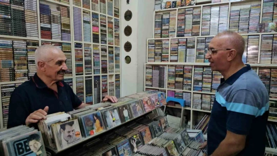 Kimsede olmayan müzik arşivi var