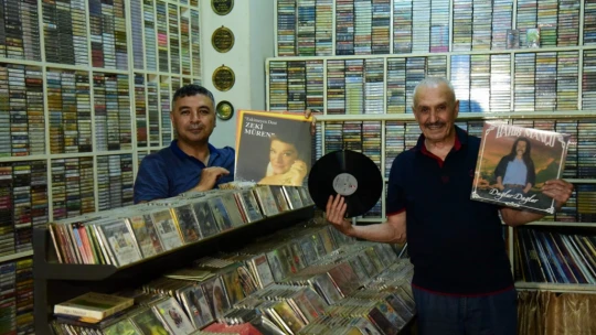 Kimsede olmayan müzik arşivi var
