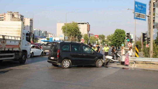Kırmızı ışık ihlali kaza getirdi: 1 yaralı