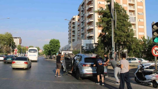 Kırmızı ışık ihlali kaza getirdi: 1 yaralı