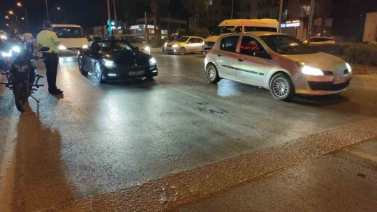 Kırmızı ışık ihlali kazaya neden oldu: Son sürat çarptı