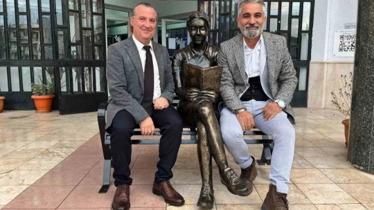 Kitap Okuyan Öğrenci Heykeli ile farkındalık oluşturulacak