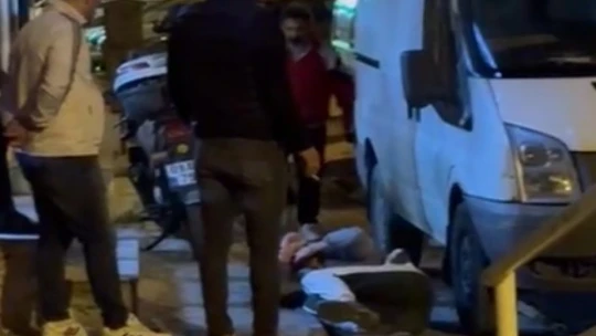 Kız çocuğunu taciz ettiği ileri sürülen şahsı komalık edinceye kadar dövdüler
