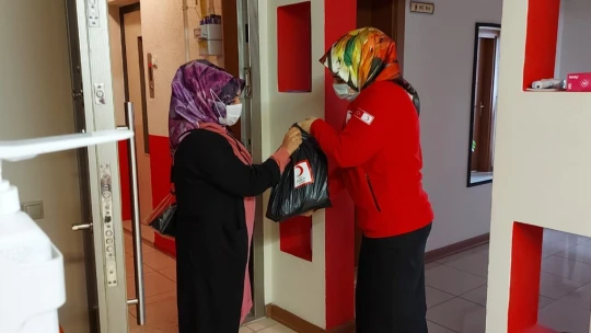 Kızılay Aydın Şubesi, ihtiyaç sahiplerine deve eti dağıttı