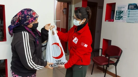 Kızılay Aydın Şubesi, ihtiyaç sahiplerine deve eti dağıttı